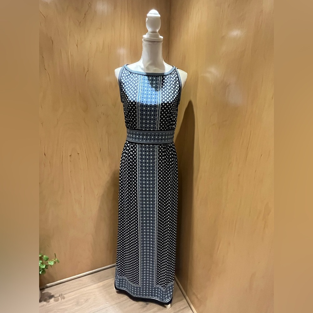 Max Studio Maxi.  Whether out of the closet or suitcase - it’s perfect!